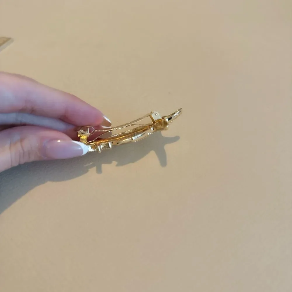 Shell hair clip M1144